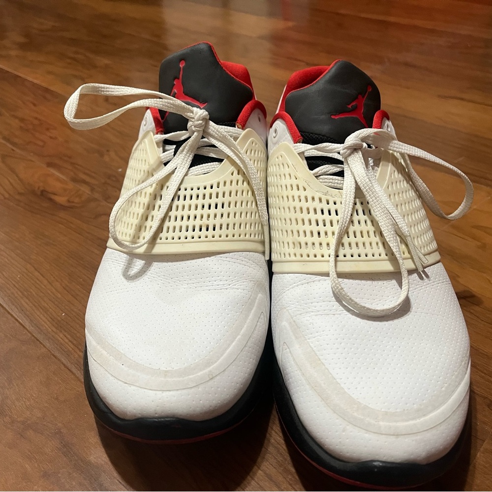Jordan White and Red Athletic Shoes with Modern Design
OFFERS ACCEPTED - Picture 2 of 5